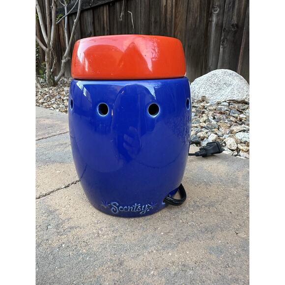 Scentsy Florida Gators Wax Warmer Campus Collection - no light bulb - Picture 4 of 8